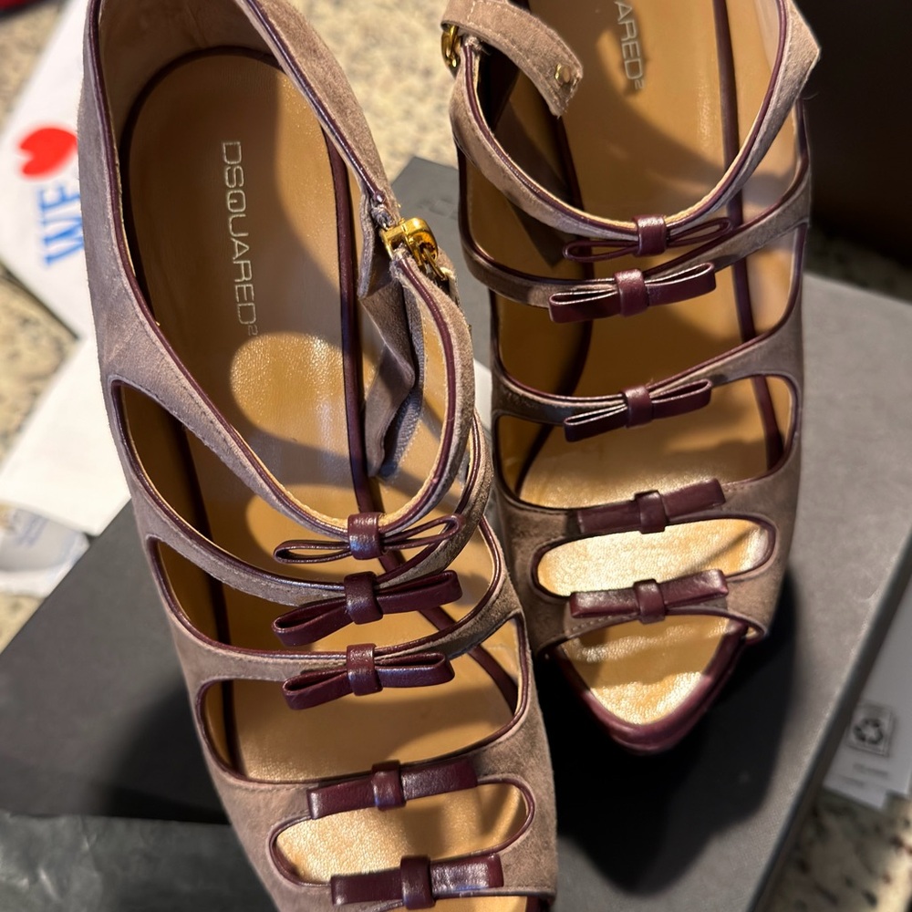 DSQUARED2 Taupe and Plum Strappy Bow Peep-Toe Heels
